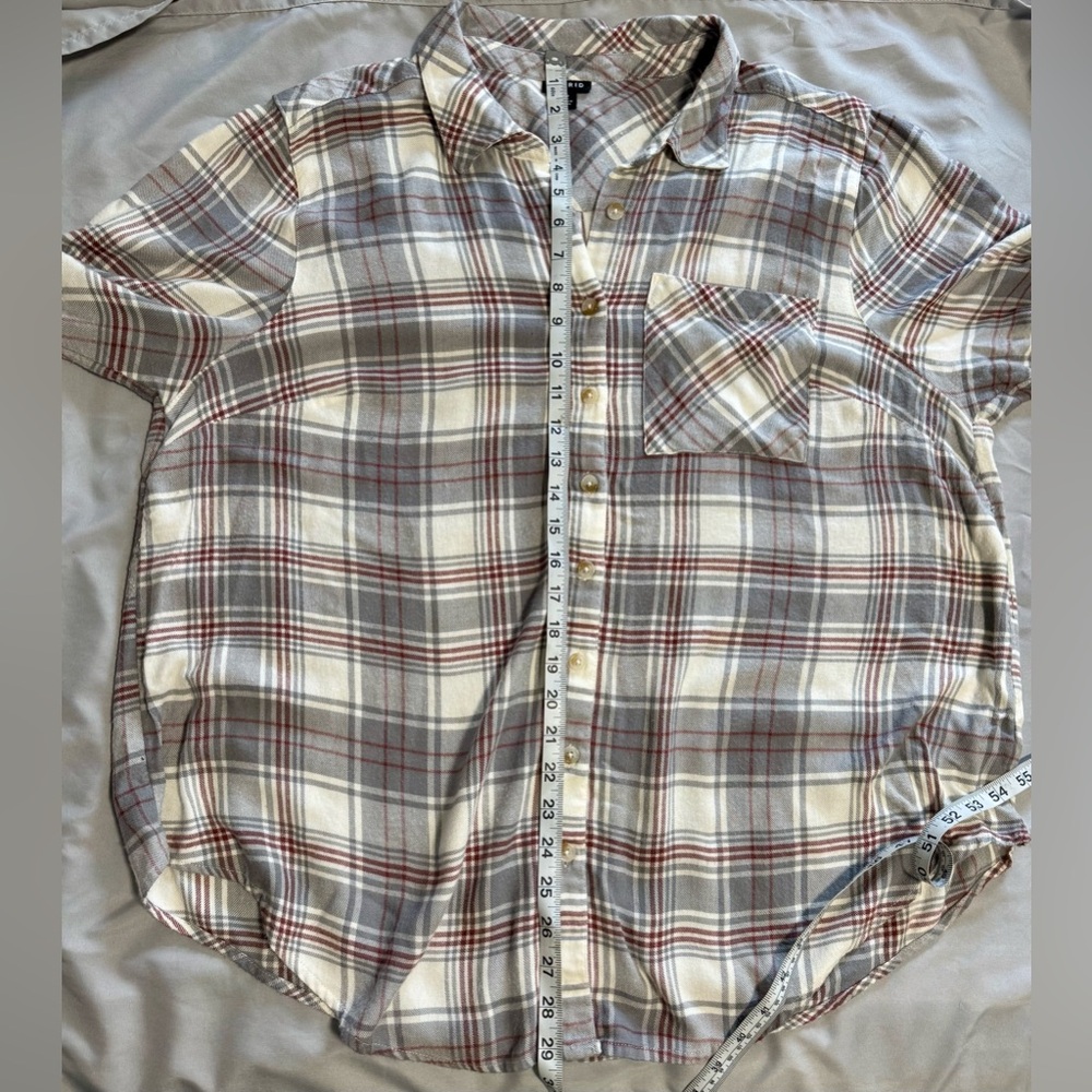 Torrid Plaid Button Down Shirt Womens Size 2 Gray Burgundy Lightweight Blouse - Picture 9 of 9